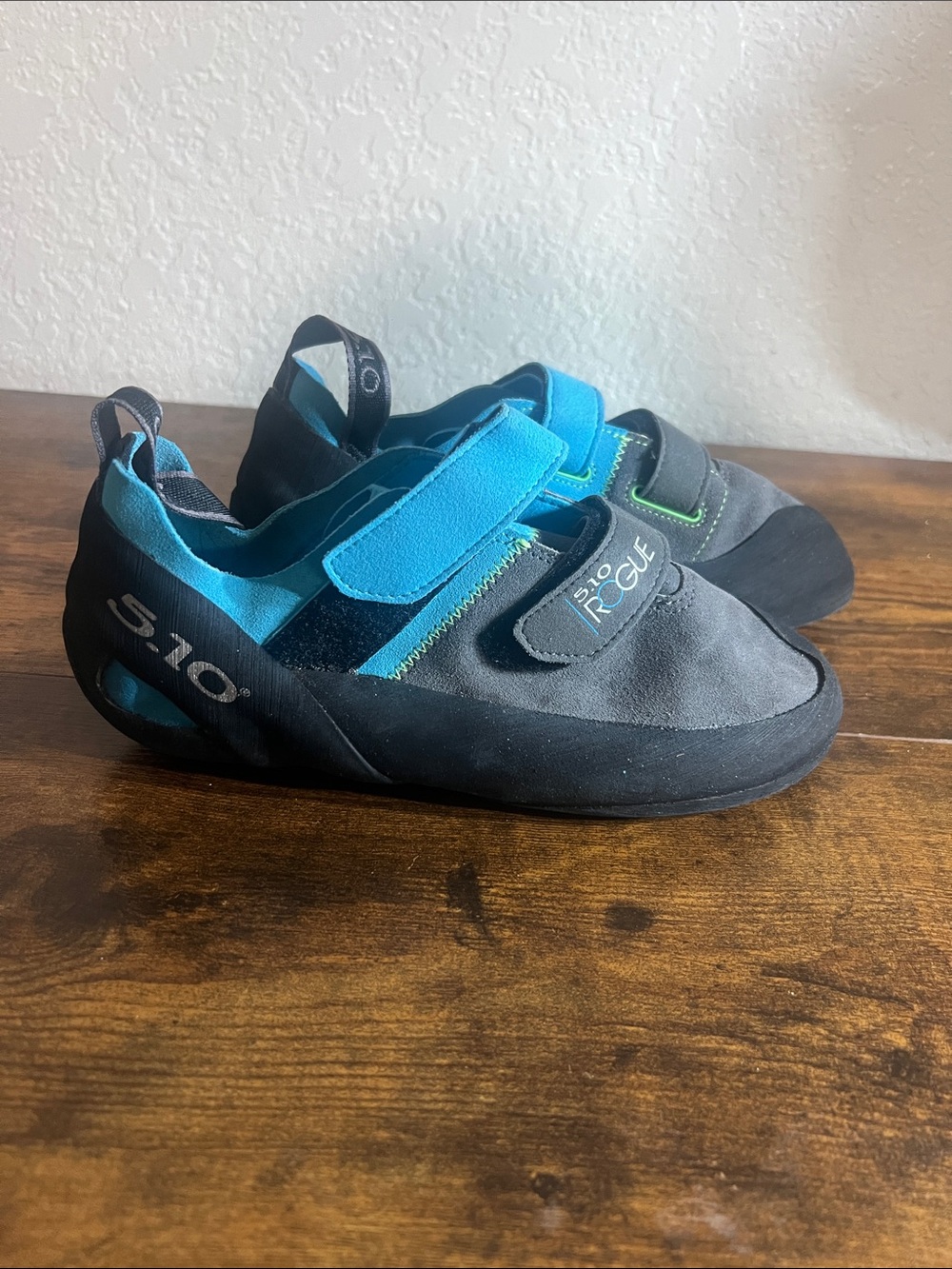 Men's fiveten Climbing Shoes in Teal and Gray